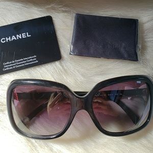 Chanel bow sunglasses 🎀